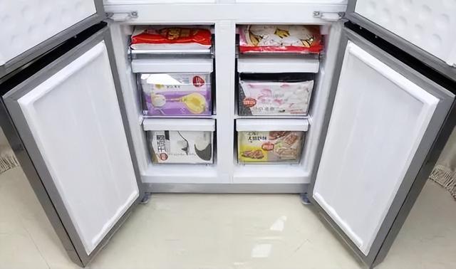 冰箱除霜最快的方法，冰箱如何快速除霜（冰箱里无论结多厚的冰）