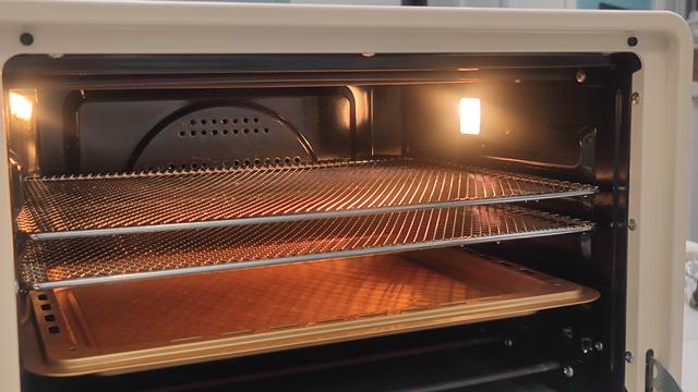 烤箱预热怎么操作，烤箱怎么预热（你就是朋友圈最靓的仔）