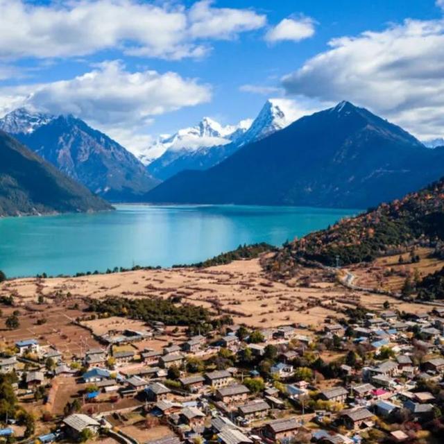 有什么成语描写赞美拉萨的天空，形容拉萨的天空的词语（天上西藏大美于行）