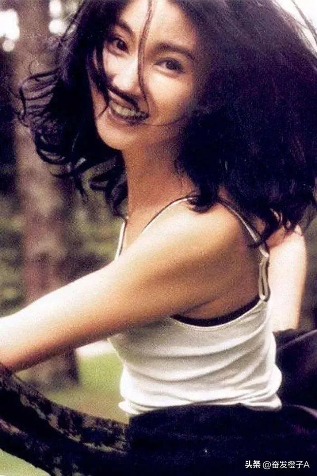 张曼玉年轻的时候到底有多美，风华绝代的女神当年竟然这么美