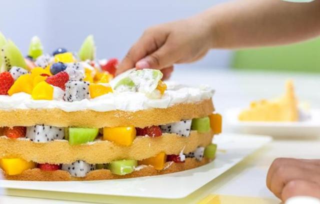 小朋友生日礼物，儿童生日礼物送什么好（孩子频繁参加同学10岁生日宴）