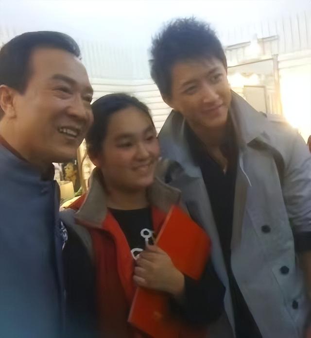 侯耀文妻子，侯耀文妻子照片（为何要不顾世俗眼光）