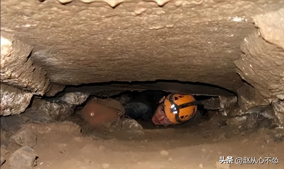 坚果油灰洞是在1960年被发现的天然洞穴,因为该洞穴内部的通道及其