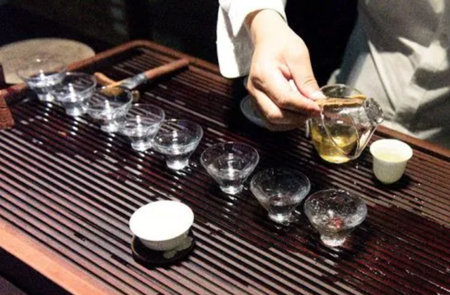泡茶步骤教学，泡茶的过程以及怎样做（教你通用版泡茶手法）