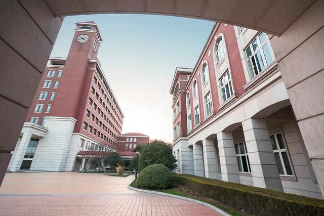 上海大学全国排名，上海大学最新排名2017年最新排名第58名（上海大学排行榜出炉）