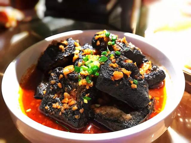 正宗湖南长沙臭豆腐，来长沙一定要吃正宗的臭豆腐