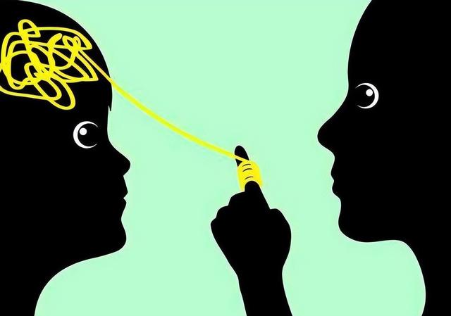 爱上两个人的心理原因，为什么有些人会同时喜欢上两个人（谈恋爱时为什么会对一个人执着）