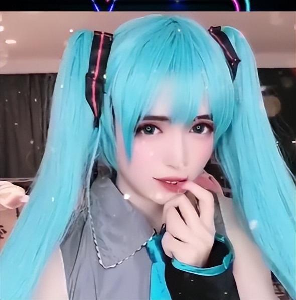 男扮女装的动漫人物，男扮女装动漫（男扮女装的cosplay）