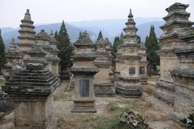 浮屠指的是什么，“救人一命胜造七级浮屠”中的“浮屠”指的是（“救人一命，胜造七级浮屠”）