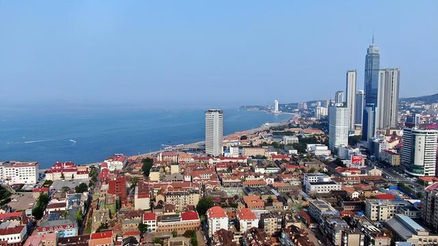 海边度假好去处，什么地方海边度假好玩（中国适合夏天旅游的3座海滨城市）