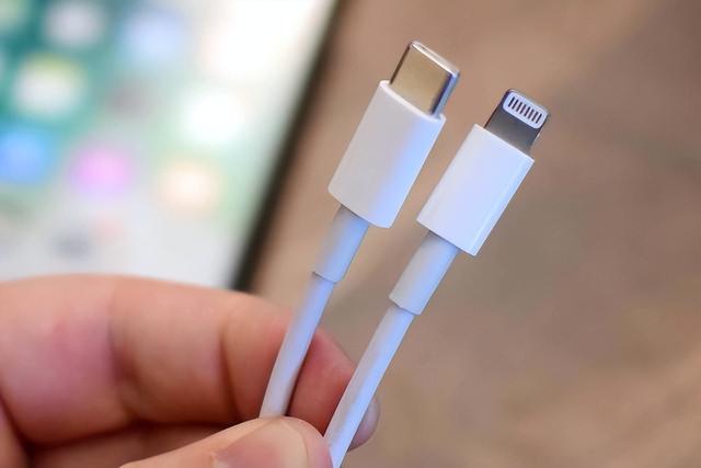 手机耳机可以在电脑上用吗，电脑怎么用手机耳机（为啥手机可以淘汰耳机孔）