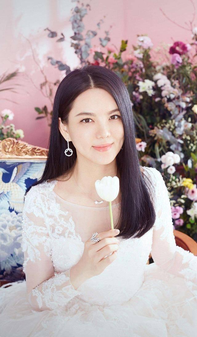 李湘与李厚霖离婚16年：她再婚后又离婚，他为何至今单身？