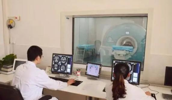 小孩做核磁共振对大脑有没有伤害，儿童做磁共振是否对大脑有影响（为何不建议大家做“核磁共振”）