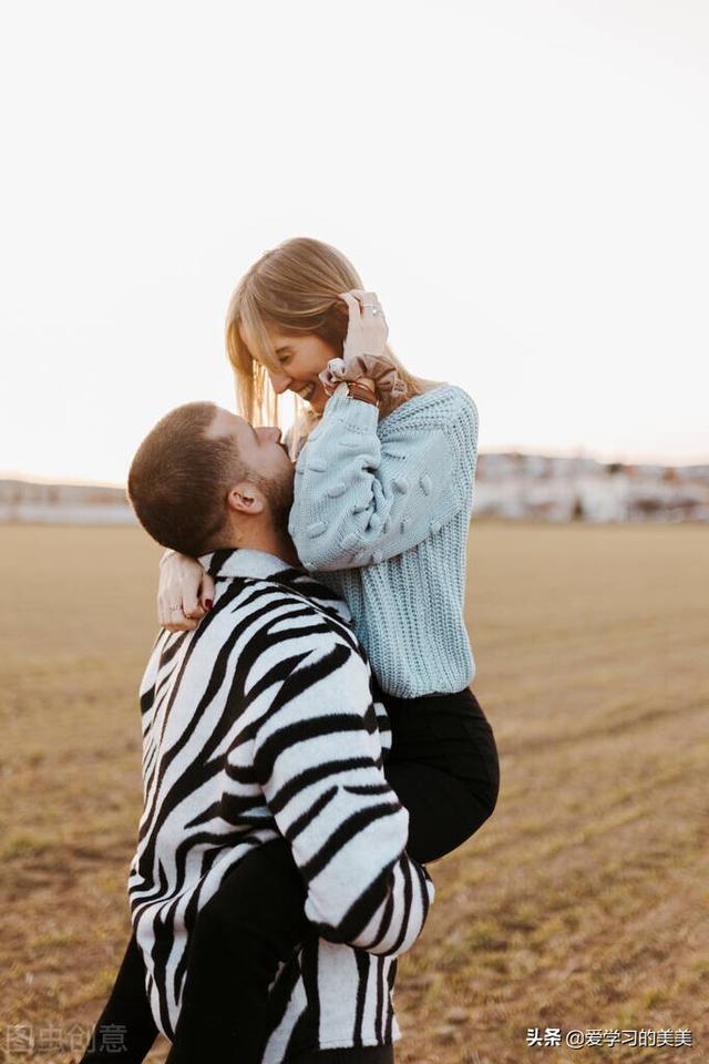 唯美好看高清的爱情文字图片 我很喜欢当年喜欢你的那个我，爱情图片唯美 文字（刻骨铭心的爱情就应该这样）