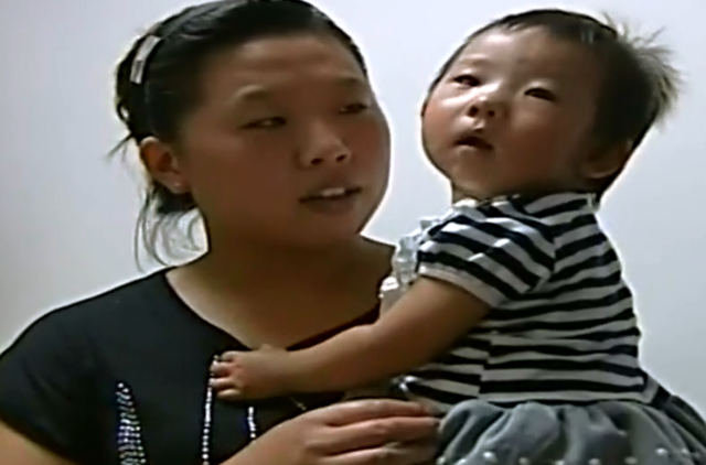 四个凶神恶煞，2011年男子当街殴打交警致其犯病死亡