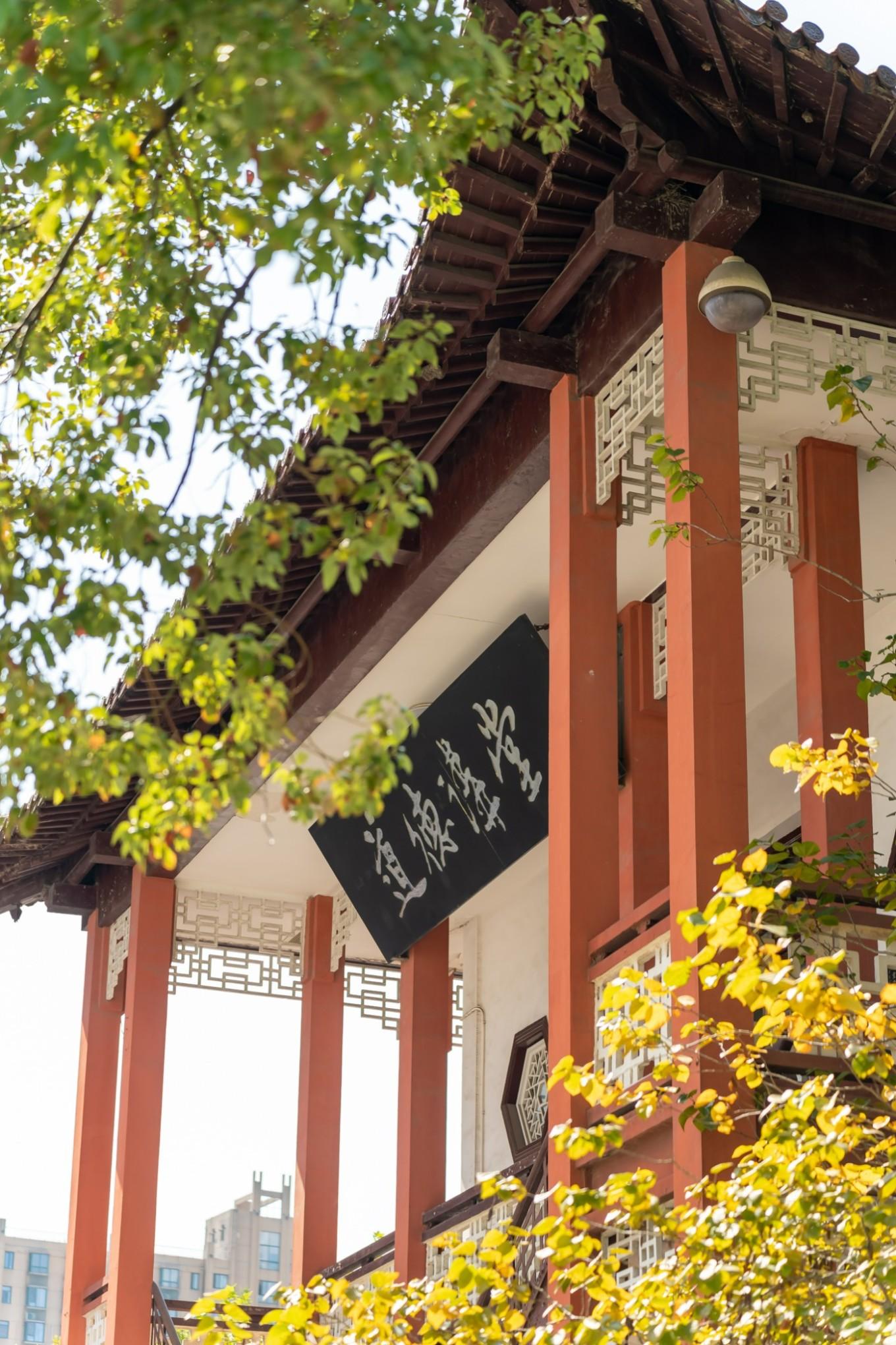 这个民国风格的建筑,就是 靖江 大名 鼎鼎的马洲书院.