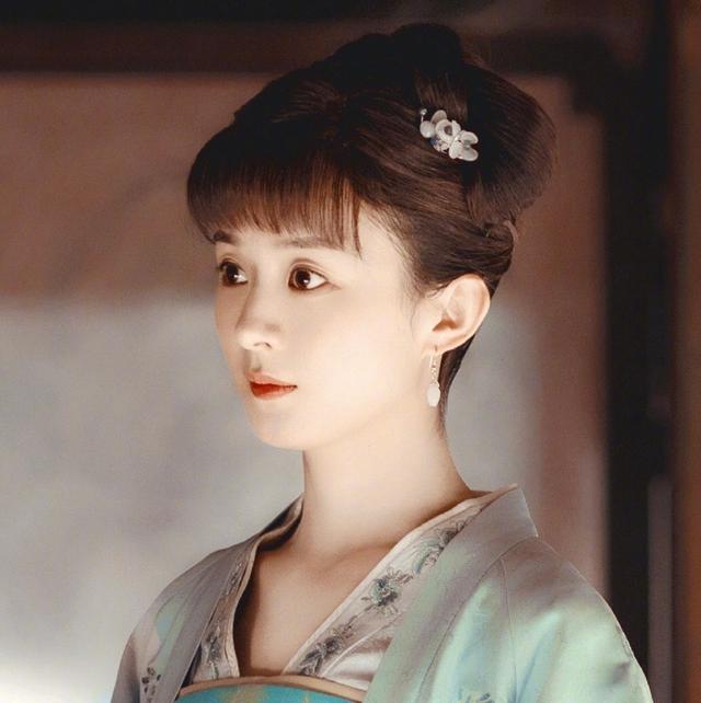 冯绍峰个人简历资料，冯绍峰个人资料介绍（两人却境遇大不相同）