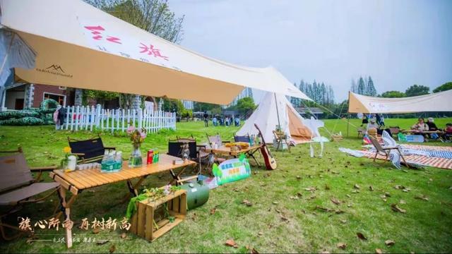 玫瑰花什么时候开，玫瑰花一般在什么时间开花（香草伊甸园玫瑰花开正艳）