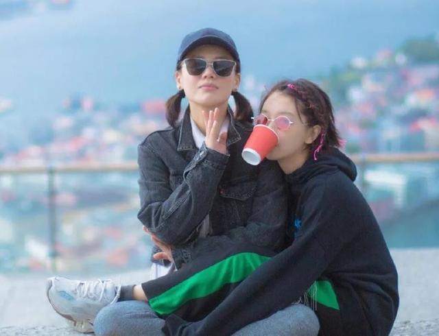 “取向成谜”周冬雨：曾当众内涵马思纯，后与王菲女儿关系引非议