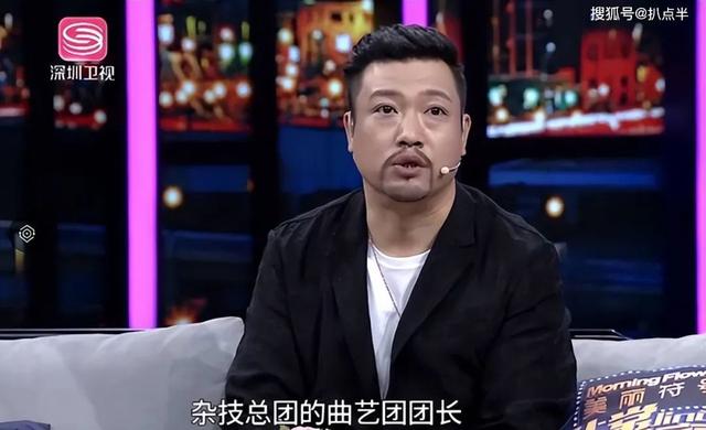 贾冰家庭情况，曾被质疑“老牛吃嫩草”
