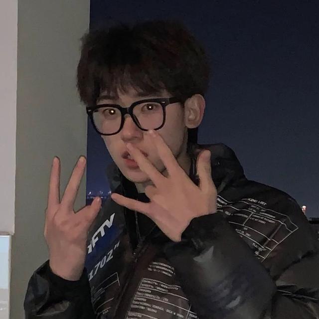 好看的男头，微信头像，好看的男头（好看帅气的个性男头像）