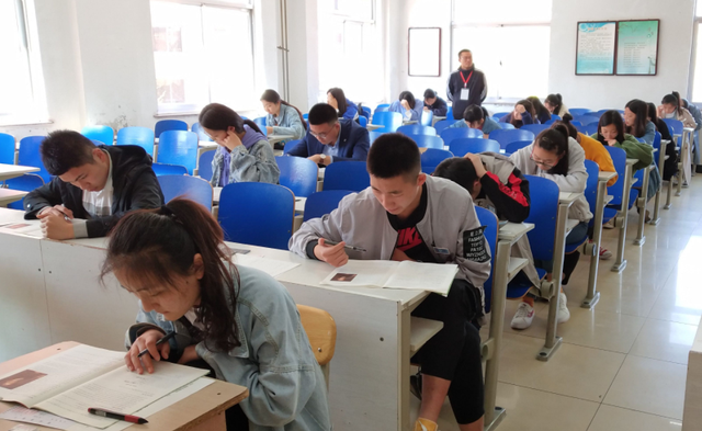 往届生是什么意思，往届生变应届生什么意思（“应届生”定义比你想得宽泛）