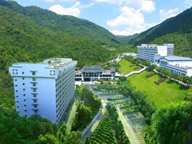 广东韶关新丰云天海酒店，2日温泉游，自助早餐+温泉+山泉水泳池