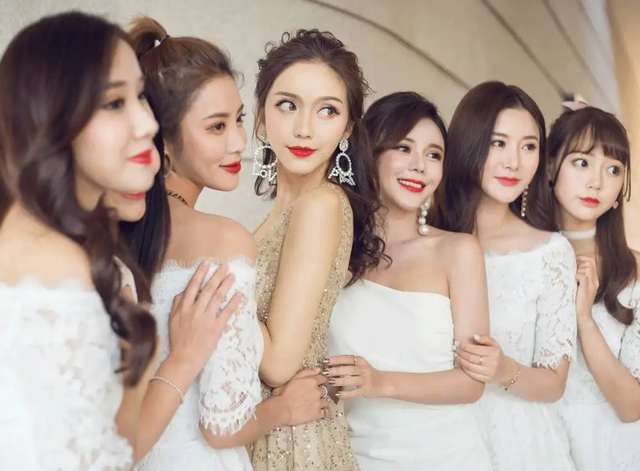 伴娘必须是未婚吗，已婚闺蜜可以做伴娘吗（00后女生当41次伴娘）