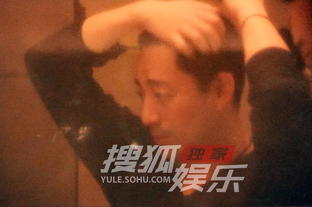 汪小菲今年几岁了，汪小菲聚餐寸头造型显苍老