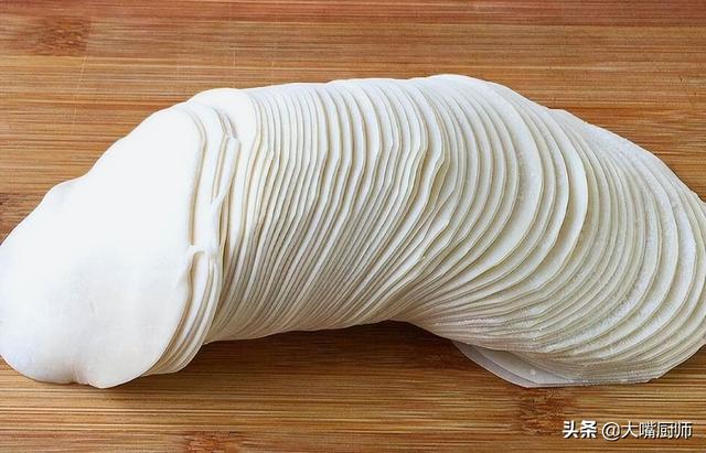 饺子皮怎么做好吃，饺子皮怎么做才好吃（饺子皮别扔了）