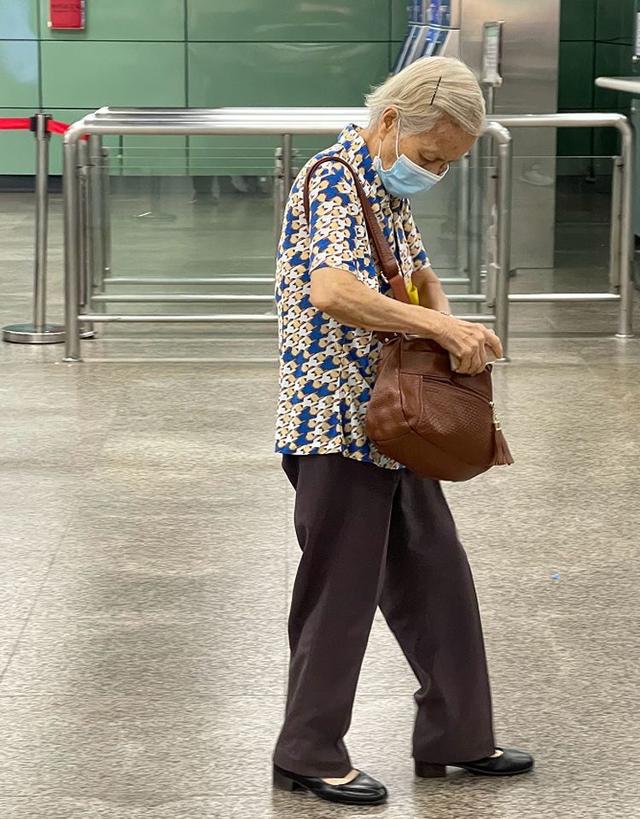 裙裤怎么搭配上衣，花裙裤怎么搭配上衣（这3种裤子时尚又百搭）