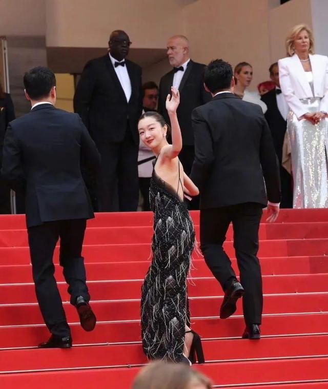 周冬雨多少岁了今年多大，32岁周冬雨被质疑面相变了