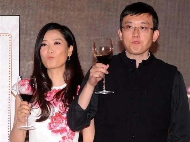 黎明的妻子阿wing简历，跟经纪人喜结连理的明星