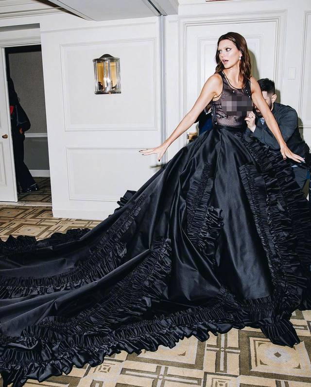 施华洛世奇水晶灯，客厅吊水晶灯好不好（好莱坞红毯太大胆）