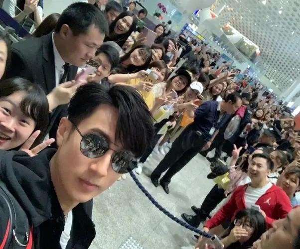 细究吴尊定居中国的原因：资源多易赚钱，和他2娃的教育关系很大