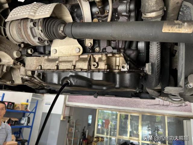 迈腾加什么机油最适合最好，迈腾用什么机油好40还是30（大众迈腾为毛会烧机油）