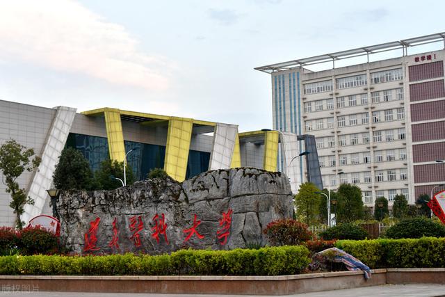 徐州医科大学是几本，徐州医学院录取分数线公布（过本科线就能学的4所医科大学）