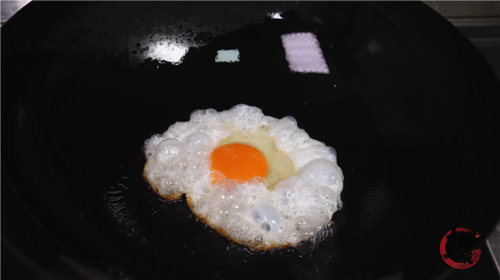 铁锅粘锅有什么办法解决（瞬间变不粘锅）