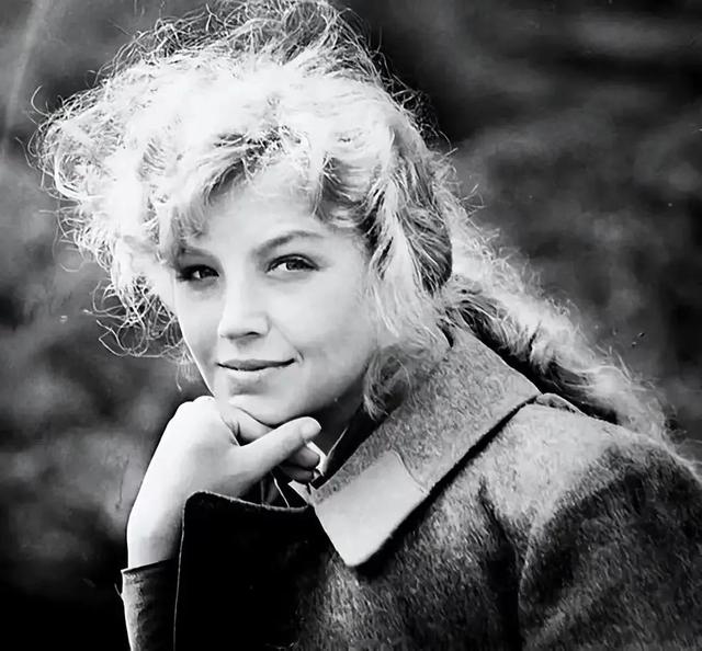 欧美个性时尚美女图片_超好看美女图片，好看美女图片 头像 侧面（美图，自信优雅的欧美少女图片）