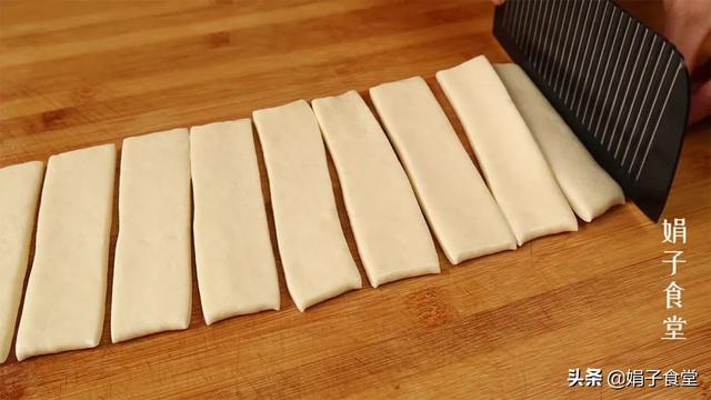 炸油条面怎么和面，家庭油条和面方法技巧（早上十几分钟就能出锅）