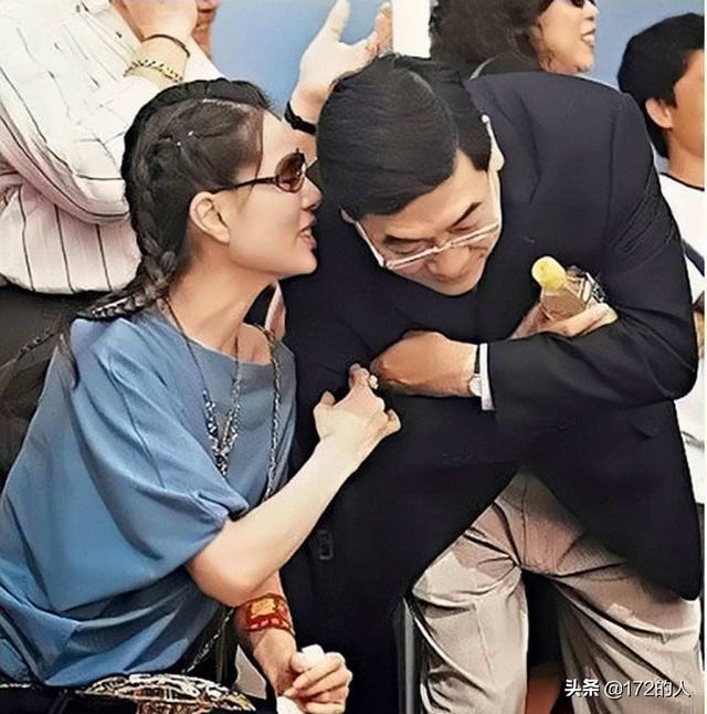 55岁李若彤一生3段爱情，被大20岁男友PUA情感十年，最大遗憾无子