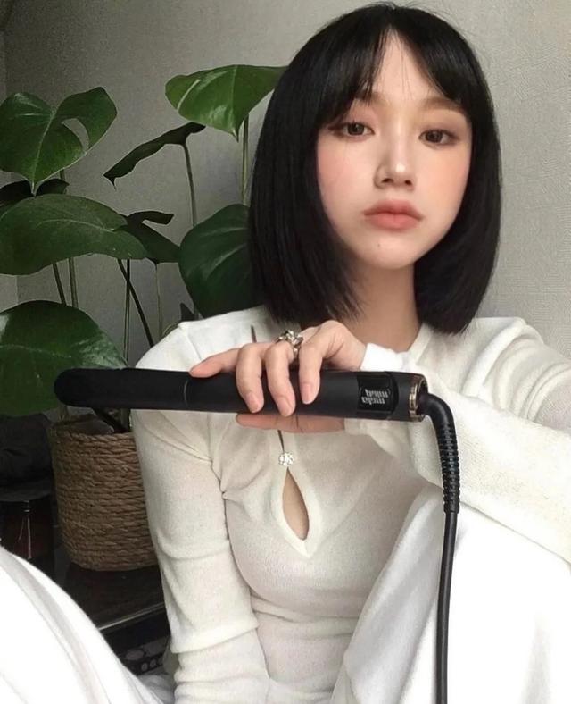 厚刘海怎么变空气刘海，厚刘海怎样变成空气刘海（减龄16岁？只有齐刘海做得到）