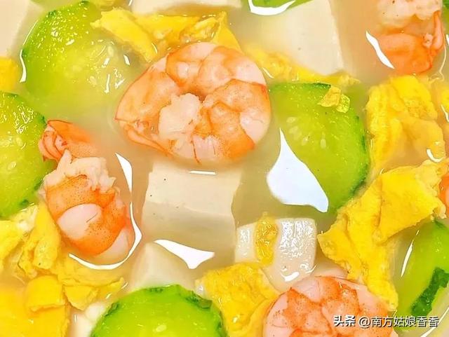 蒜薹西葫芦炒鸡蛋，蒜薹西葫芦炒鸡蛋怎么炒（八道家常菜养肝健脾）