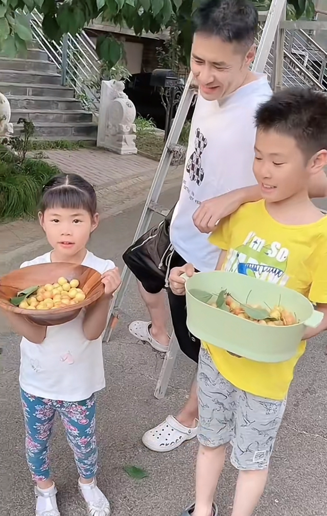 黄征个人资料简介，知名歌手黄征罕见晒娃