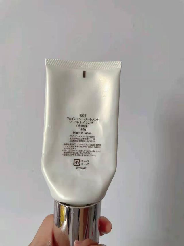 油性皮肤 洗面奶，油性皮肤洗面奶什么牌子好（盘点4款“大牌洗面奶”）