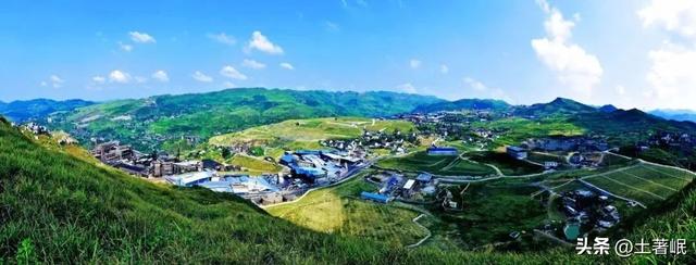 青山依旧在下一句，青山依旧在几度夕阳红的意思（青山依旧在，乡愁亦不愁）