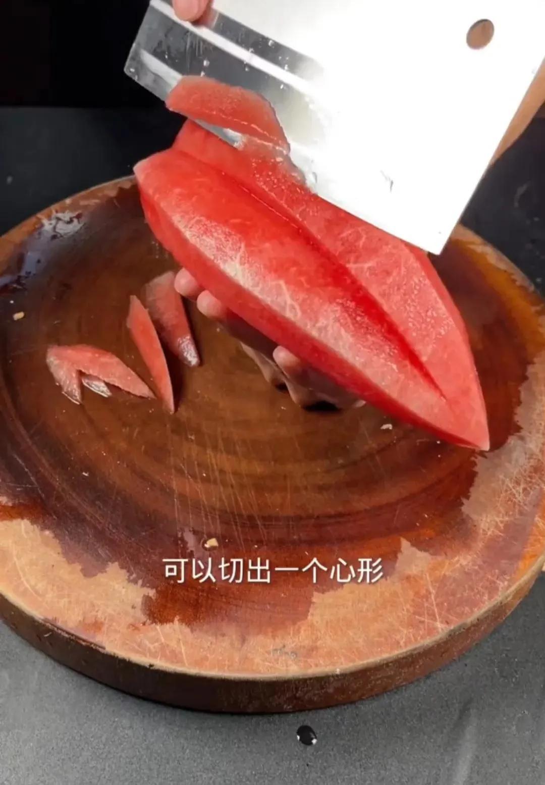如何做水果拼盘，好看的水果拼盘及做法（在家招待客人也要会做的水果拼盘）