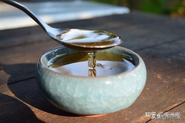 紫云英（紫云英蜂蜜，紫云英蜜、椴树蜜、百花蜜、枣花蜜、洋槐花蜂蜜究竟哪一种好呢