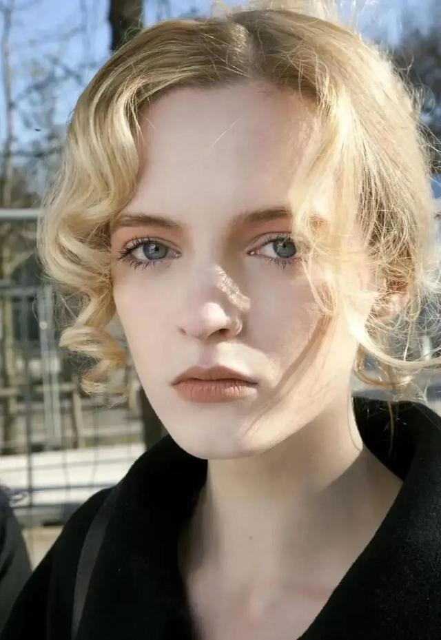 欧美个性时尚美女图片_超好看美女图片，好看美女图片 头像 侧面（美图，自信优雅的欧美少女图片）