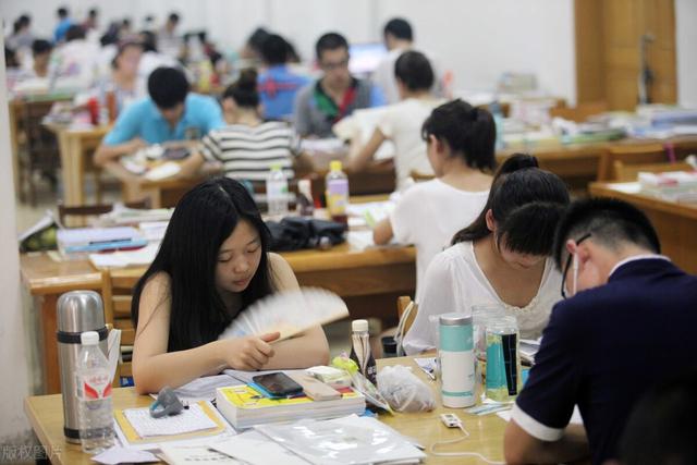 与老师沟通的20句话，家长与老师沟通的20句话（一定要学会和导师沟通）